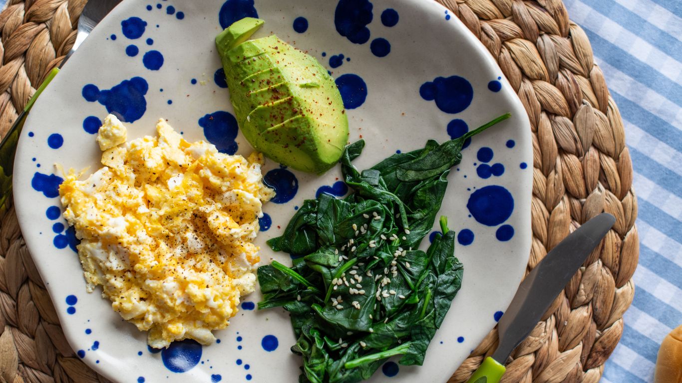 Scrambled eggs with avocado & sautéed spinach